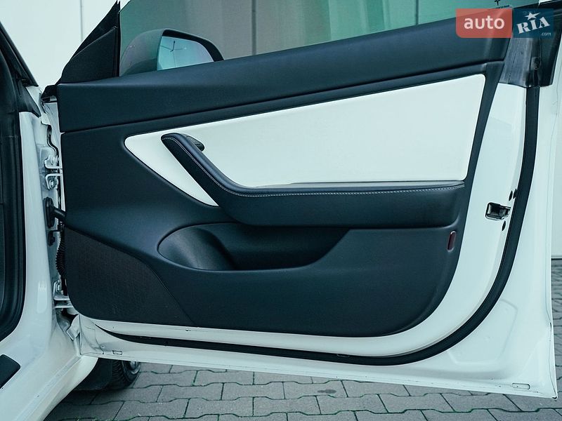 Седан Tesla Model 3 2021 в Харкові