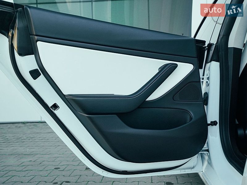 Седан Tesla Model 3 2021 в Харкові