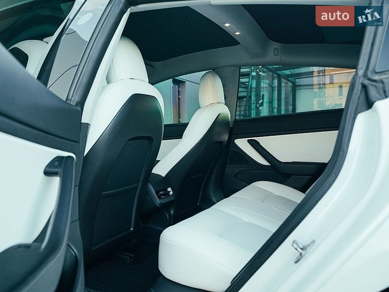 Седан Tesla Model 3 2021 в Харкові