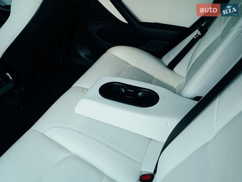 Седан Tesla Model 3 2021 в Харкові