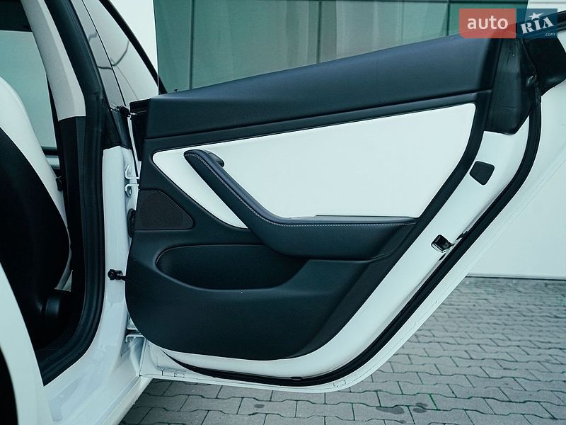 Седан Tesla Model 3 2021 в Харкові