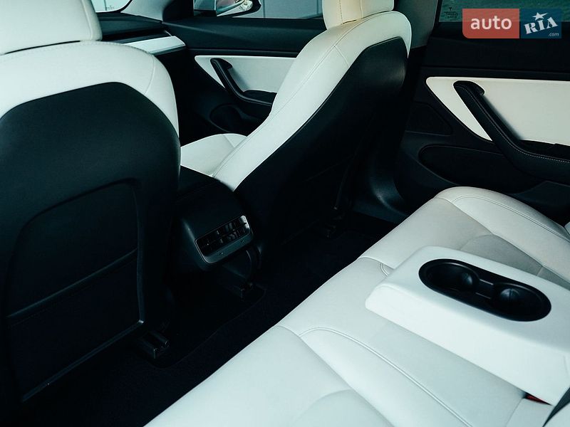 Седан Tesla Model 3 2021 в Харкові