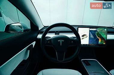 Седан Tesla Model 3 2021 в Харкові