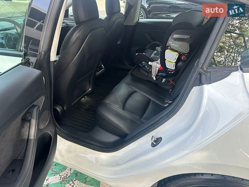 Седан Tesla Model 3 2021 в Могилев-Подольске
