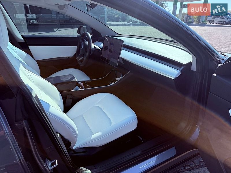 Седан Tesla Model 3 2019 в Коломые