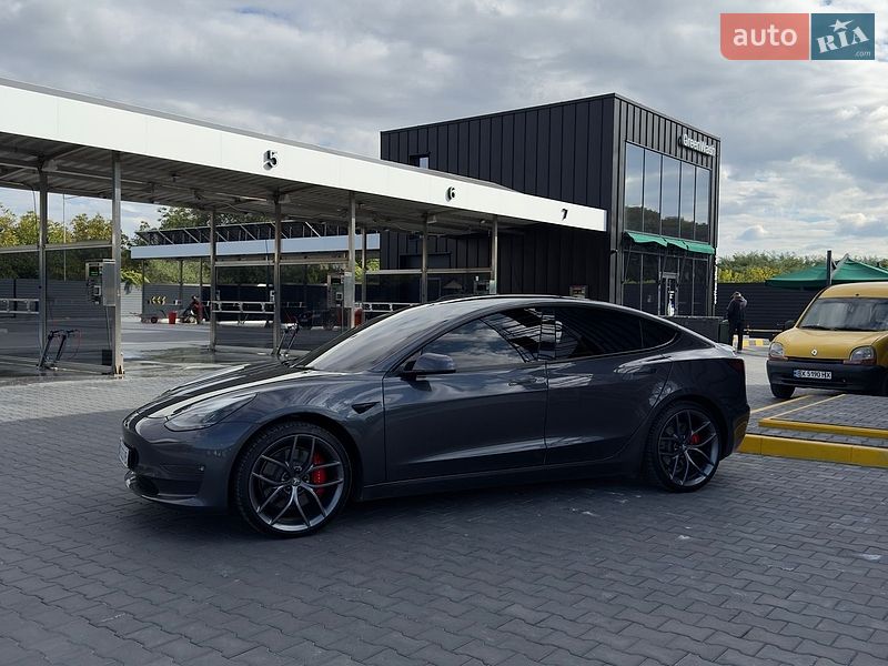 Седан Tesla Model 3 2022 в Кам'янець-Подільському