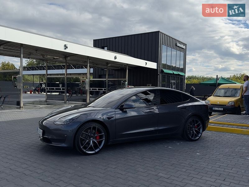 Седан Tesla Model 3 2022 в Кам'янець-Подільському