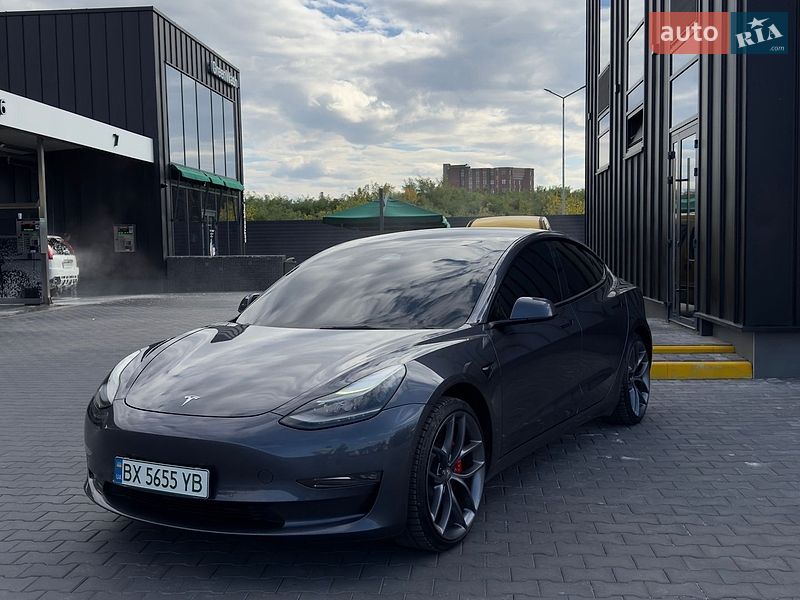 Седан Tesla Model 3 2022 в Кам'янець-Подільському