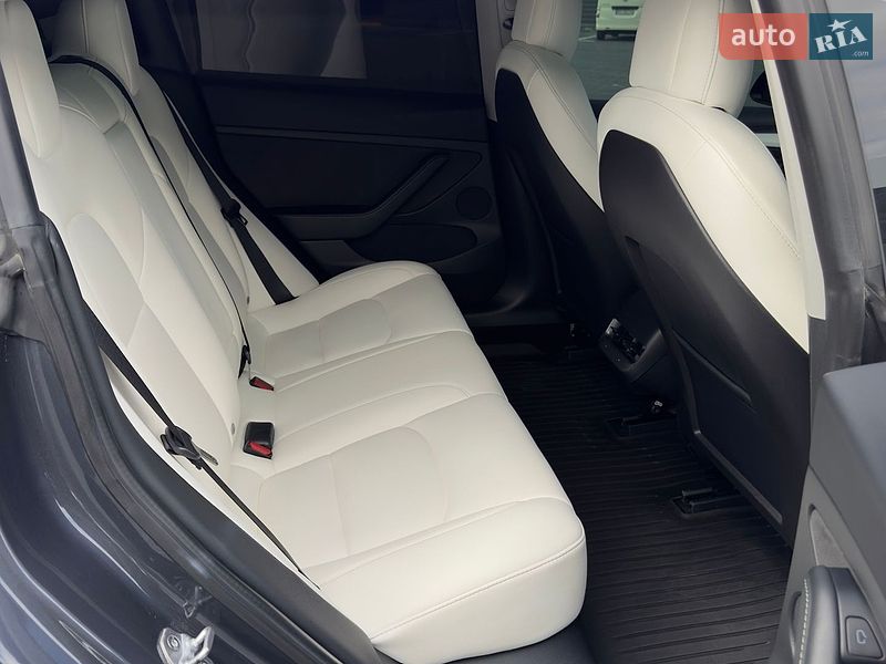 Седан Tesla Model 3 2022 в Кам'янець-Подільському
