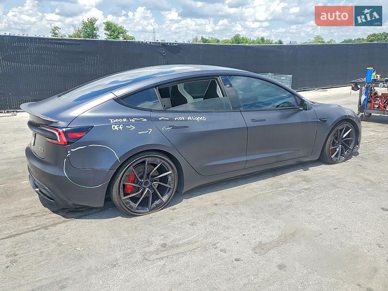 Седан Tesla Model 3 2024 в Львові
