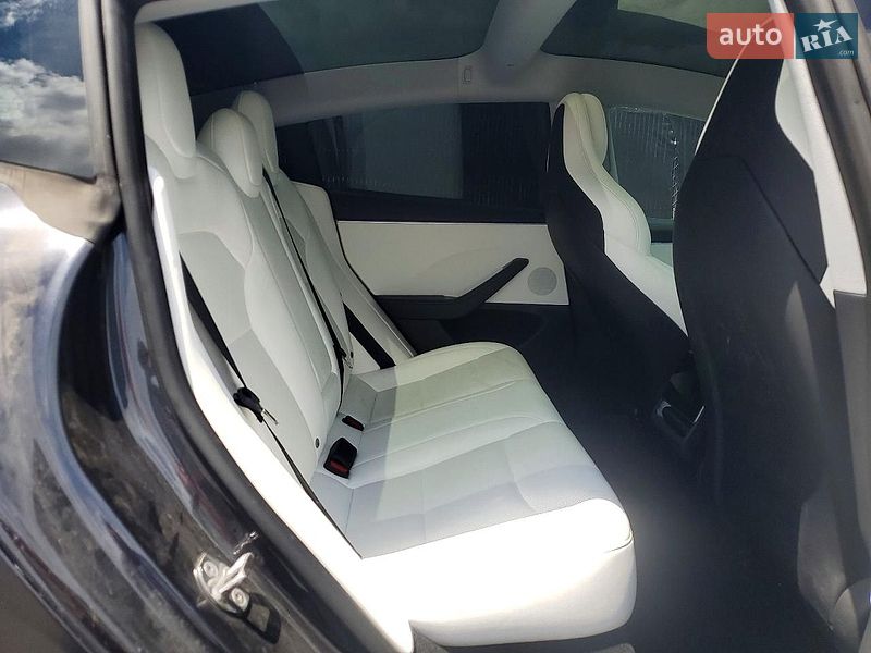 Седан Tesla Model 3 2024 в Львові