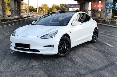 Tesla Model 3  2019