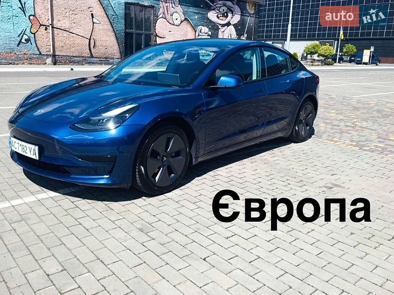 Седан Tesla Model 3 2022 в Луцке
