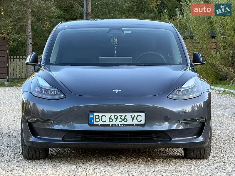Tesla Model 3 2022