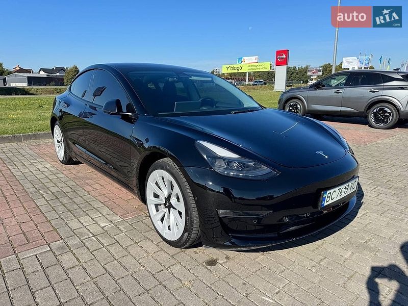 Седан Tesla Model 3 2022 в Львове