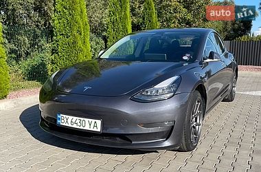 Tesla Model 3  2019