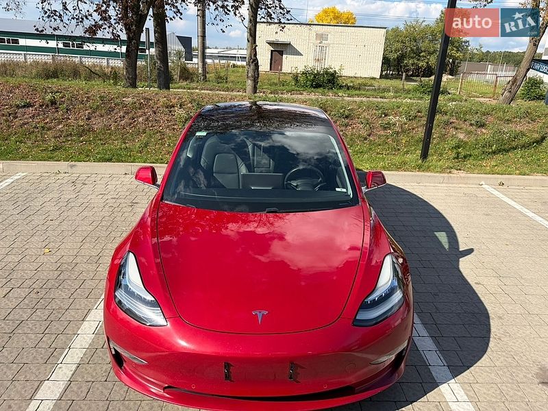 Седан Tesla Model 3 2018 в Львові