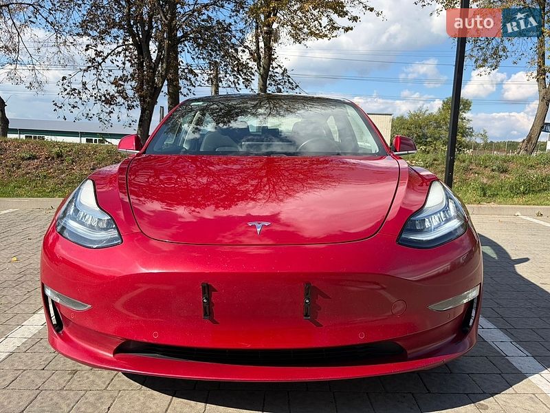Седан Tesla Model 3 2018 в Львові