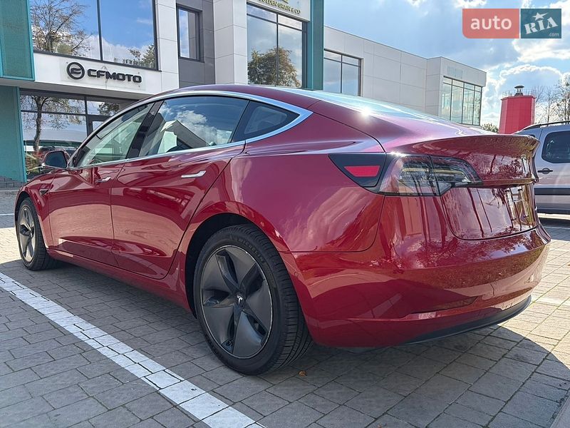 Седан Tesla Model 3 2018 в Львові