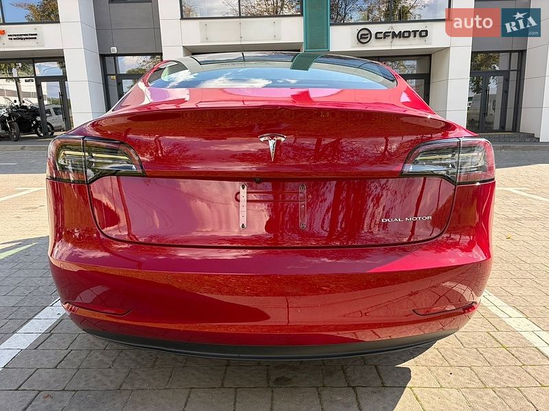 Седан Tesla Model 3 2018 в Львові