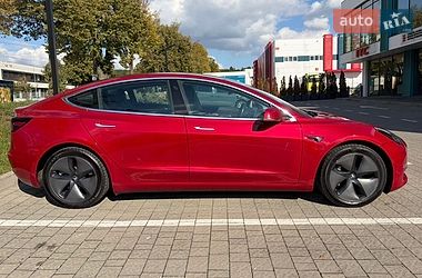 Седан Tesla Model 3 2018 в Львові