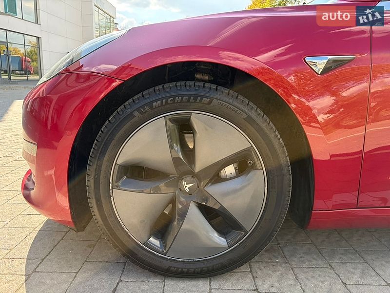 Седан Tesla Model 3 2018 в Львові