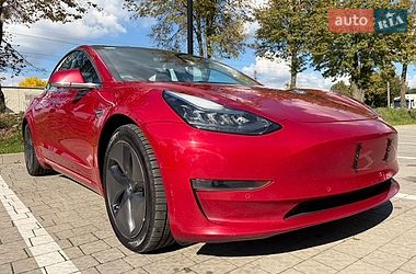 Седан Tesla Model 3 2018 в Львові