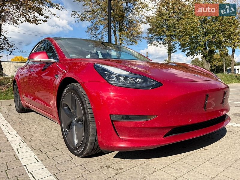 Седан Tesla Model 3 2018 в Львові