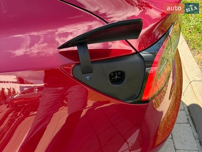 Седан Tesla Model 3 2018 в Львові