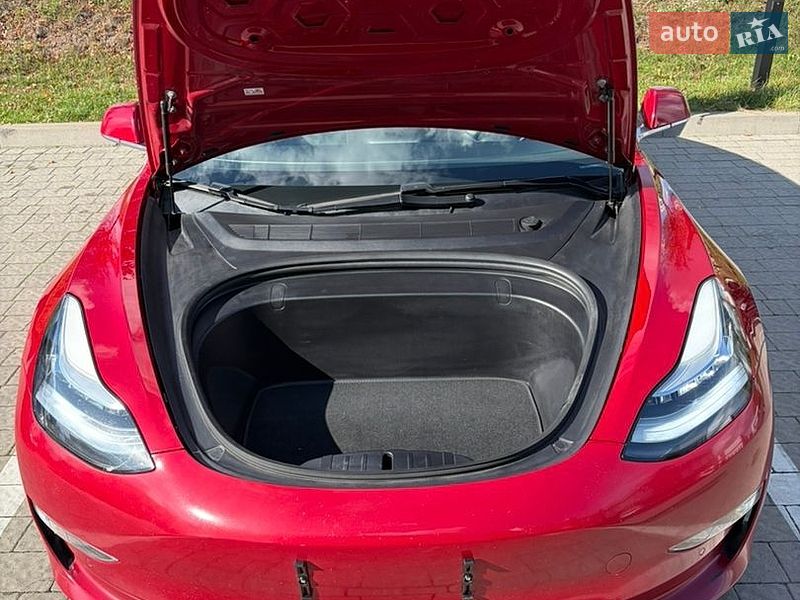 Седан Tesla Model 3 2018 в Львові