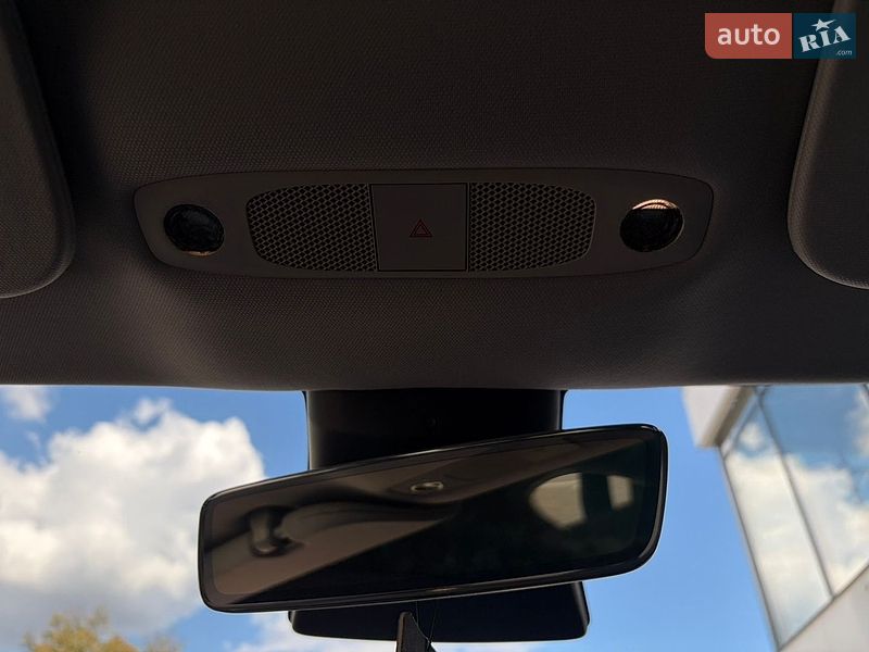 Седан Tesla Model 3 2018 в Львові