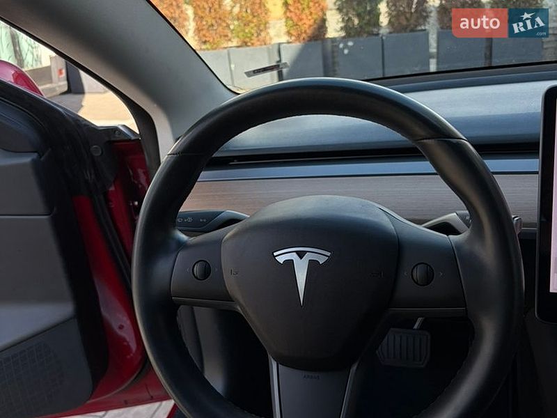 Седан Tesla Model 3 2018 в Львові