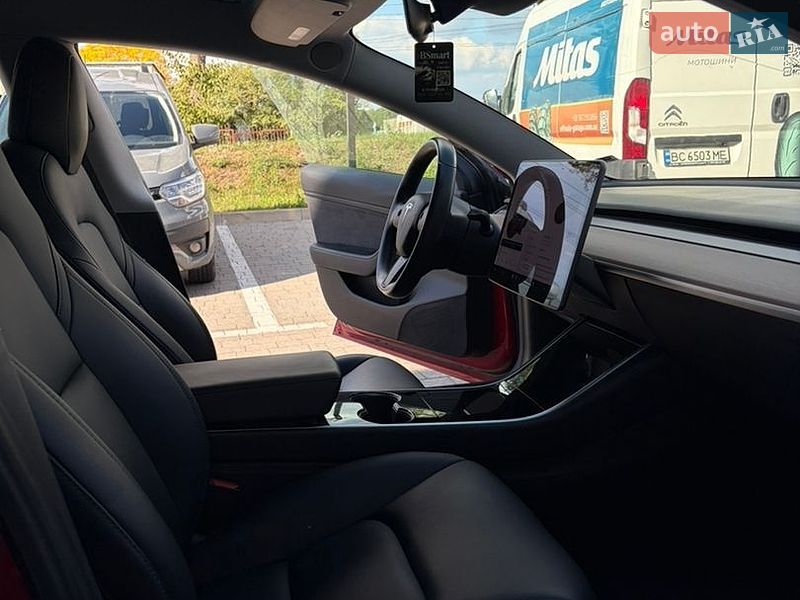 Седан Tesla Model 3 2018 в Львові