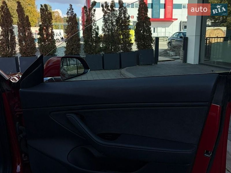 Седан Tesla Model 3 2018 в Львові