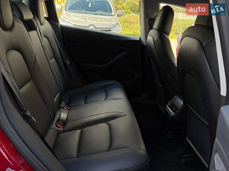 Седан Tesla Model 3 2018 в Львові