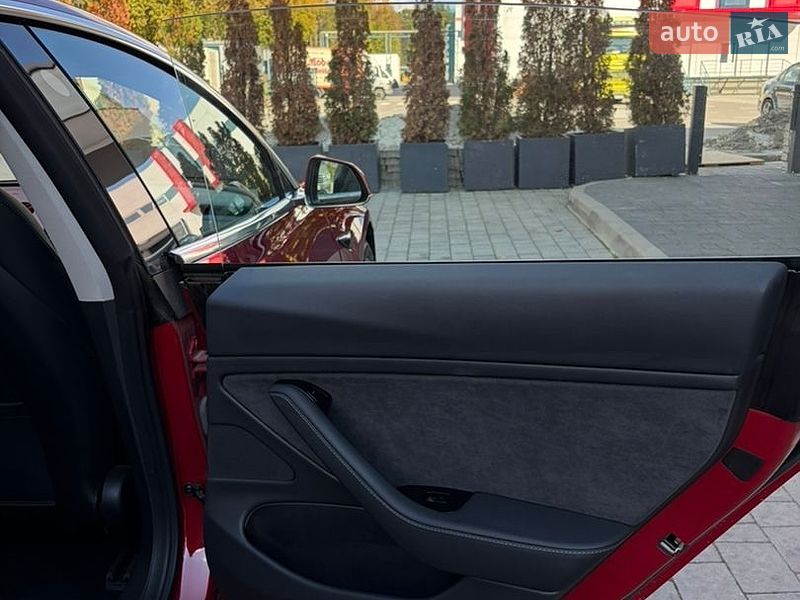 Седан Tesla Model 3 2018 в Львові