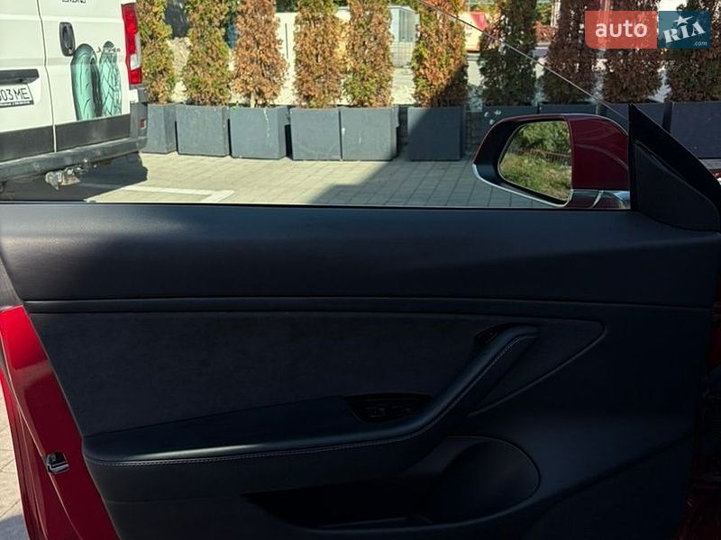 Седан Tesla Model 3 2018 в Львові