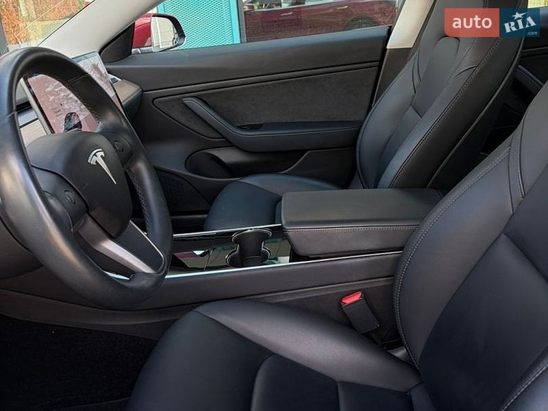 Седан Tesla Model 3 2018 в Львові