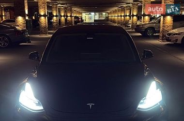 Tesla Model 3  2020