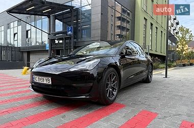 Tesla Model 3  2022