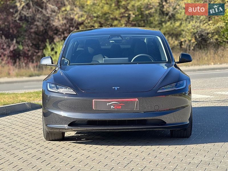 Tesla Model 3 2024