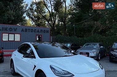 Tesla Model 3  2020