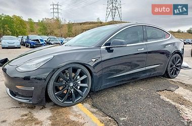Tesla Model 3  2019