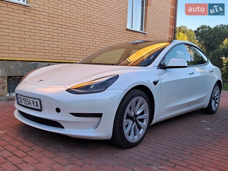 Седан Tesla Model 3 2023 в Чернігові