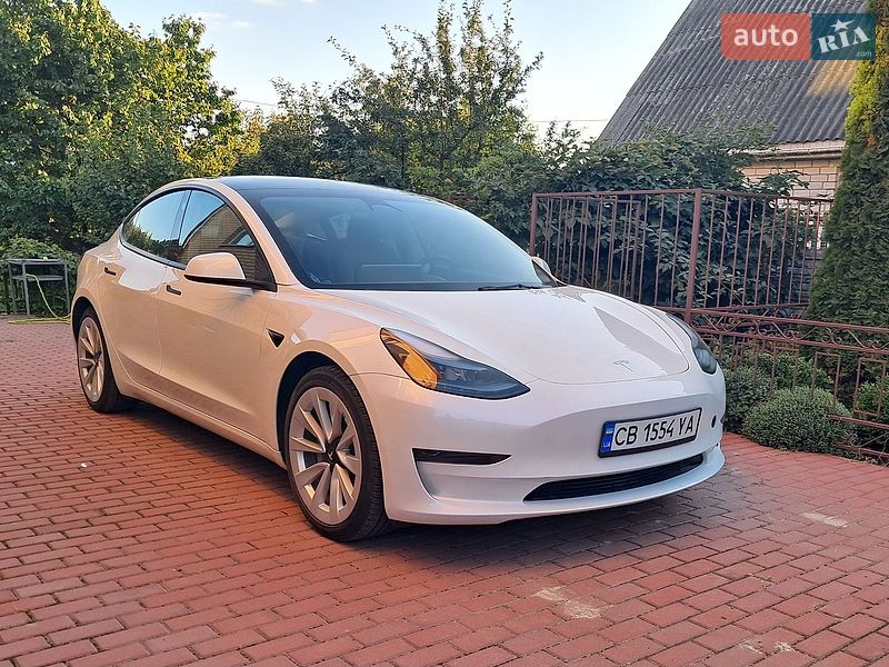 Седан Tesla Model 3 2023 в Чернігові