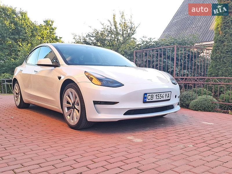 Седан Tesla Model 3 2023 в Чернігові