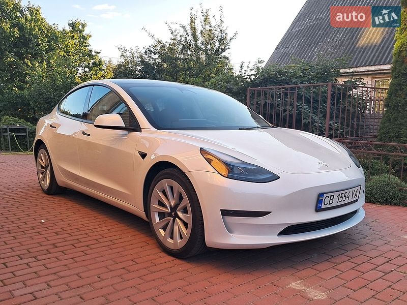 Седан Tesla Model 3 2023 в Чернігові