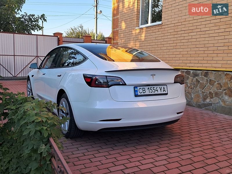 Седан Tesla Model 3 2023 в Чернігові