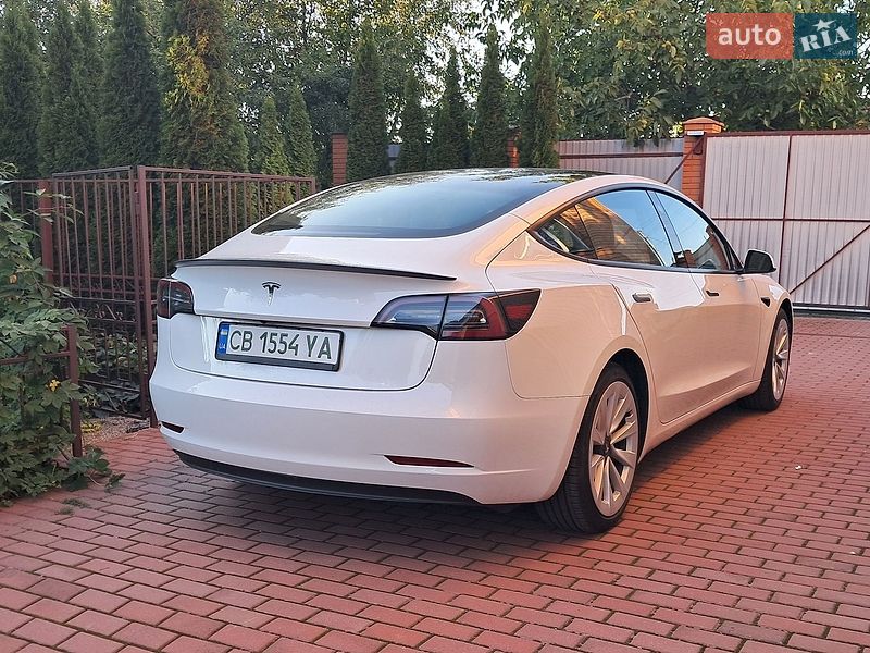 Седан Tesla Model 3 2023 в Чернігові