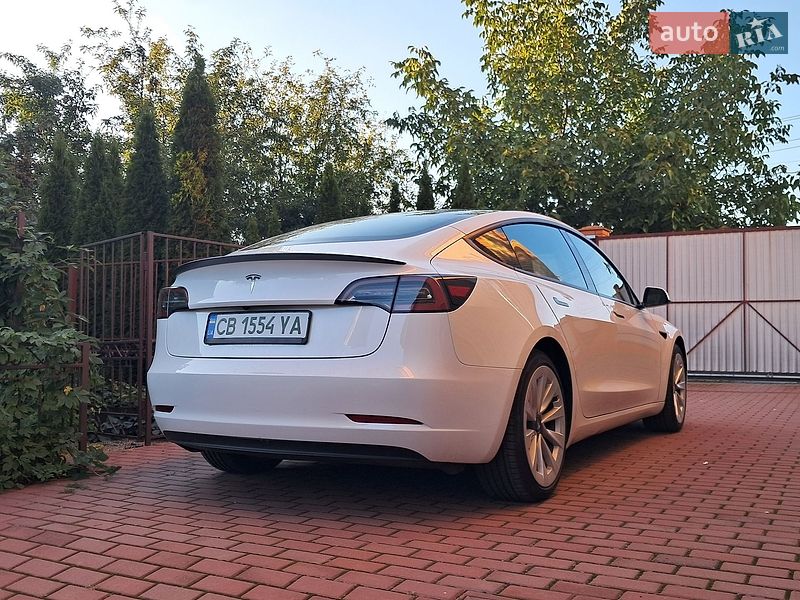 Седан Tesla Model 3 2023 в Чернігові